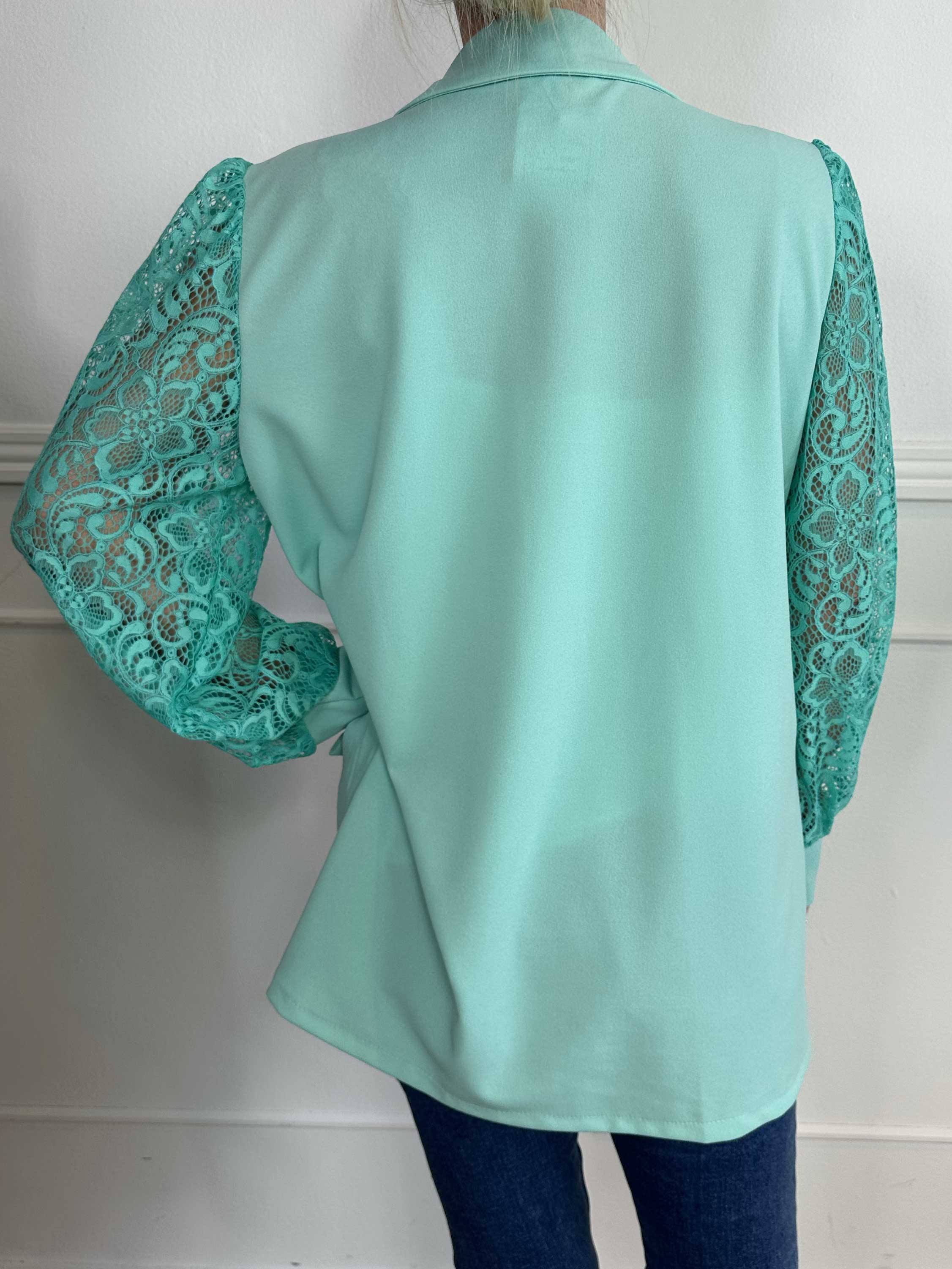 Kata Lace - Oversized blazer med ärmar i spets
